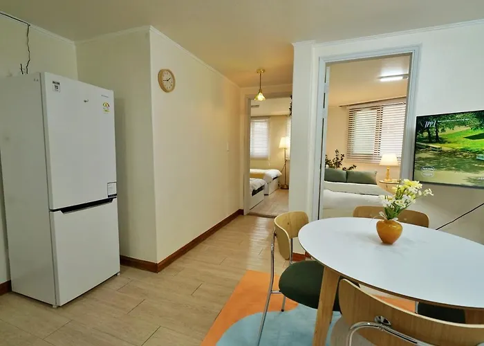 2room, 6 People, Myeongdong, Itaewon, Station *