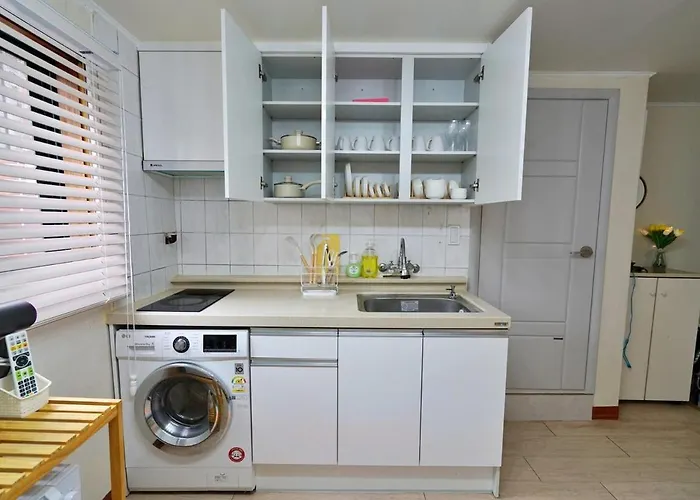 2room, 6 People, Myeongdong, Itaewon, Station アパート