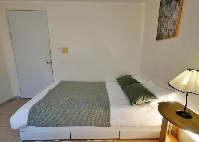 2room, 6 People, Myeongdong, Itaewon, Station *
