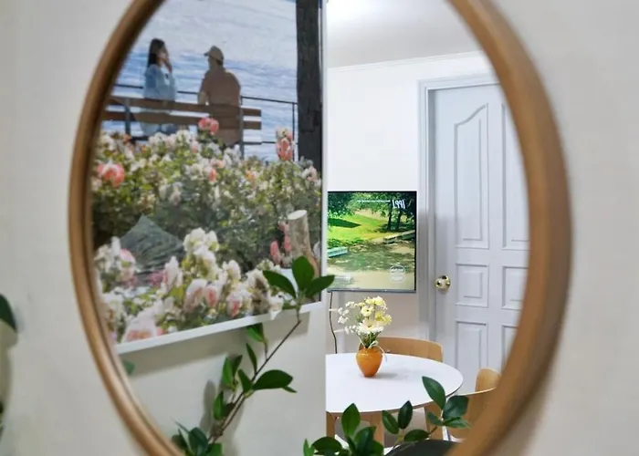 2room, 6 People, Myeongdong, Itaewon, Station *
